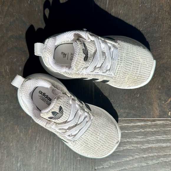 Adidas Swift Run size 5.5 - Picture 7 of 13